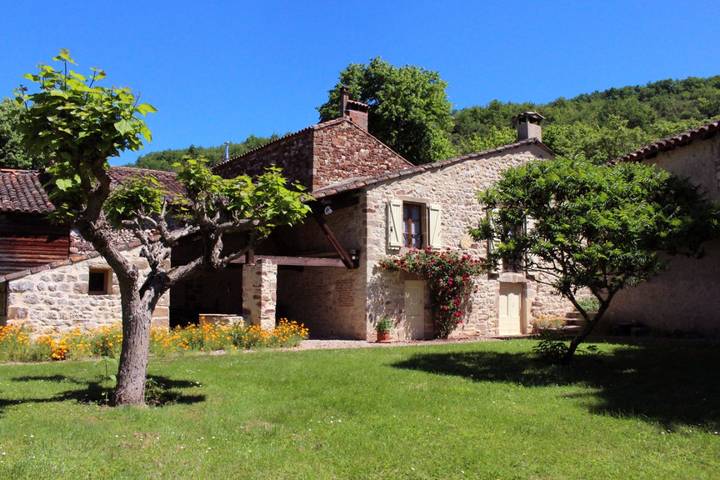 Gîte pour 4 personnes, avec terrasse et jardin