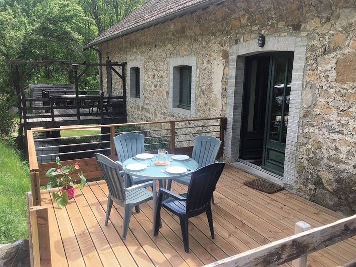 Gîte pour 6 personnes, avec piscine et terrasse, animaux acceptés à Lafarre