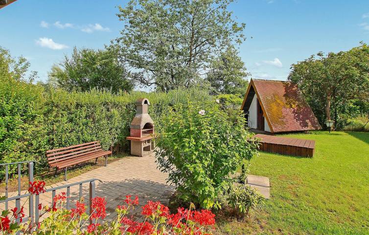 Appartement am Strand mit Terrasse und Parkplatz in Kratzeburg, Mecklenburg-Strelitz