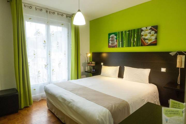 Hôtel pour 2 personnes, avec terrasse dans Saint-Geniez-d'Olt-et-d'Aubrac - 3