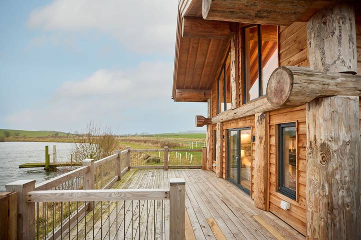 Cabaña de madera para 4 personas, con jardín y vistas al lago - 1