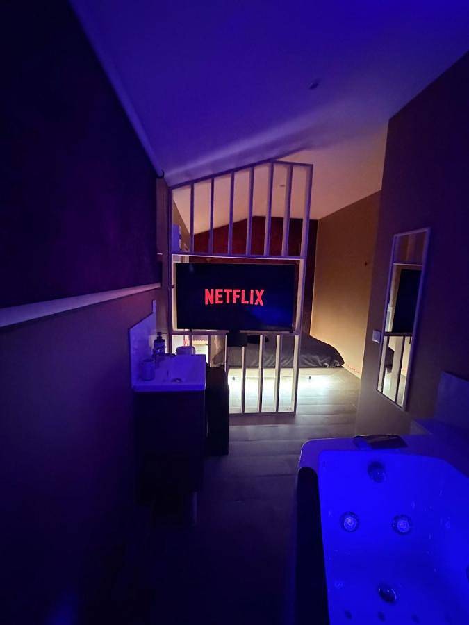 Gîte pour 2 personnes, avec jacuzzi à Montigny-le-Bretonneux - 2