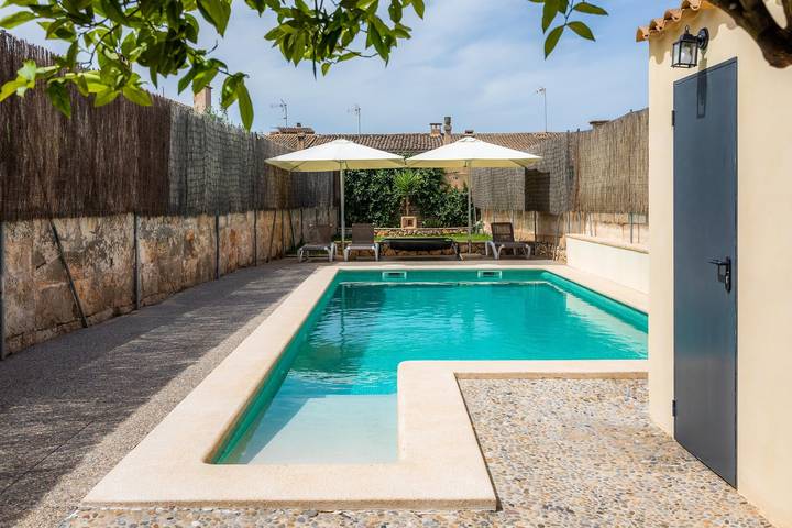Modernes Ferienhaus "Casa Madrina " mit Wlan, Pool, Balkon, Garten & Terrasse; Parkplatz vorhanden in Ariany, Mallorca Inselmitte