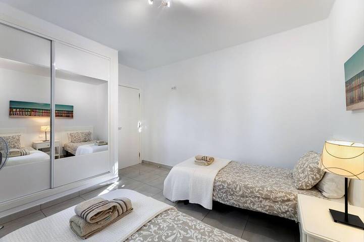 Ganze Wohnung, Schöne 2 Schlafzimmerwohnung hat sich auf der Seeseite niedergelassen in Puerto del Carmen, Tías