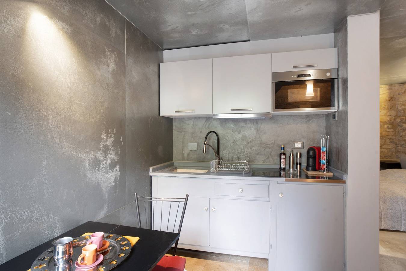 Entire apartment, Apartment 'La Cantina' with Sea View, Shared Garden and Wi-Fi in Montegrazie, Imperia