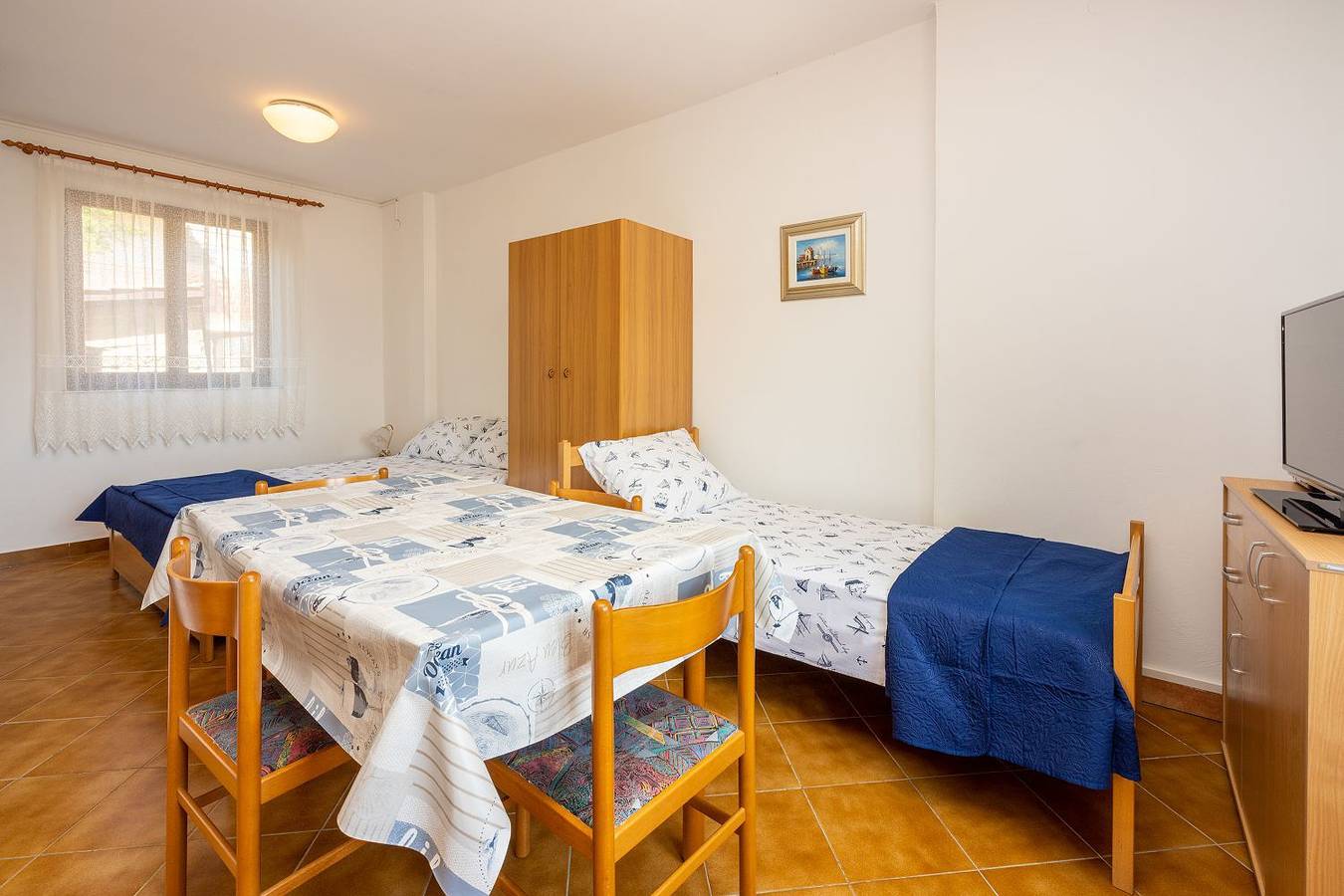 Ganze Wohnung, Beschauliches Studio-Apartment nur 250 Meter zum Strand mit Meerblick, Parkplatz, Grill in Povile, Primorje-Gorski Kotar