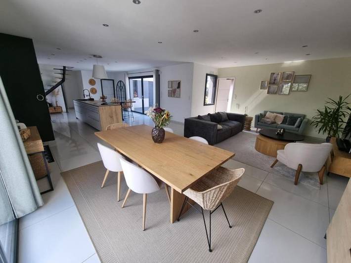 Location de vacances pour 10 personnes, avec piscine ainsi que terrasse et jardin à Longué-Jumelles - 4
