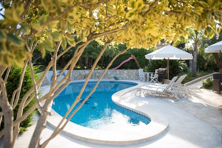 Ferienhaus für 10 Personen, mit Balkon und Whirlpool sowie Garten - 1