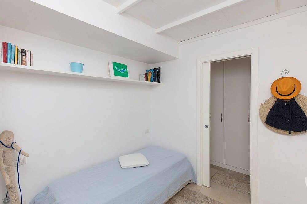 Charming, quiet house with magnificent views of the sea and capri from above in Marina Piccola (Capri), Capri
