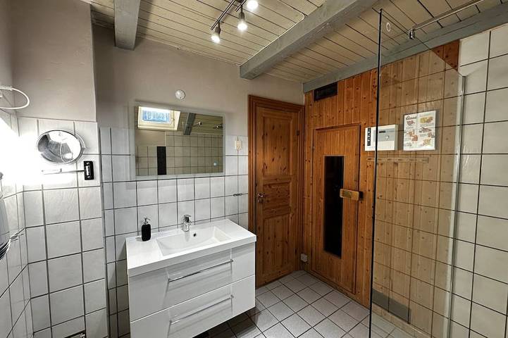 Kinderfreundliches reetgedecktes Ferienhaus auf gr. Naturgrundstück von privat in Sønderstrand, Tagholm