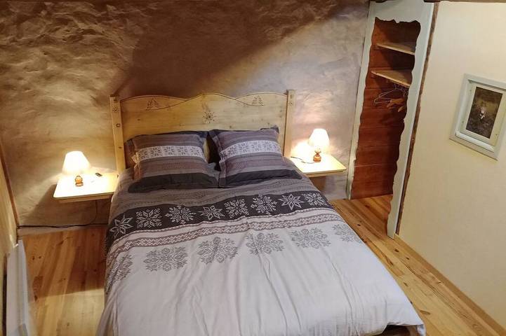 Gîte pour 10 personnes, avec jardin à Ayguatébia-Talau - 3