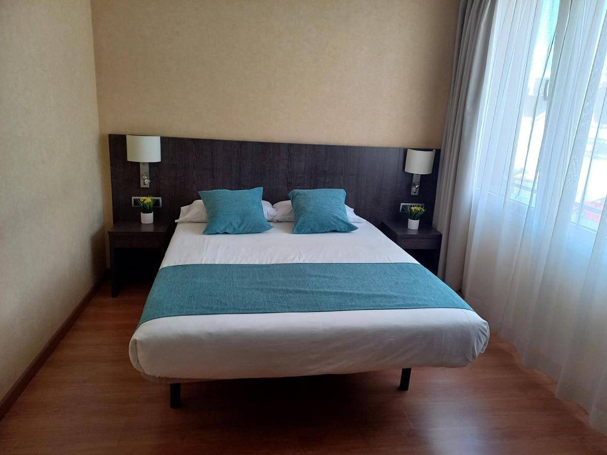 Single Room with Private Bathroom in Manresa, Pla de Bages DO