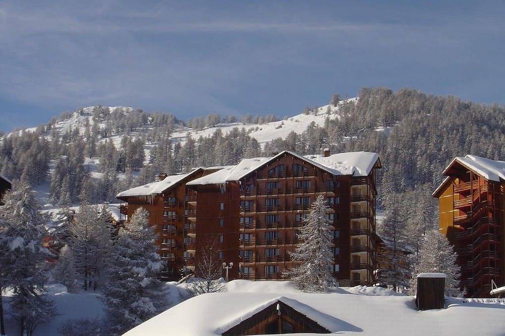 Apartamento entero, Risoul 4 bedroom duplex sleeps 11, at the foot of the slopes, summer winter in Station de Risoul, Risoul