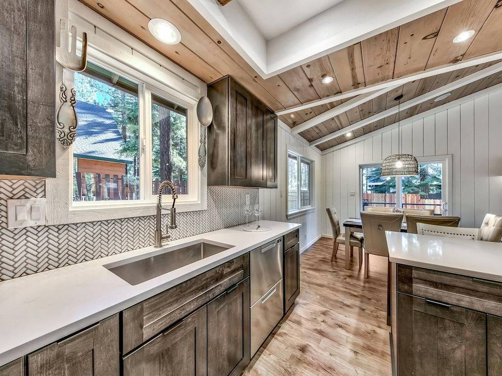 Modern Inspiration, Elegant Decor, Close to Ski, Pet Friendly -Designer’s Den in Heavenly