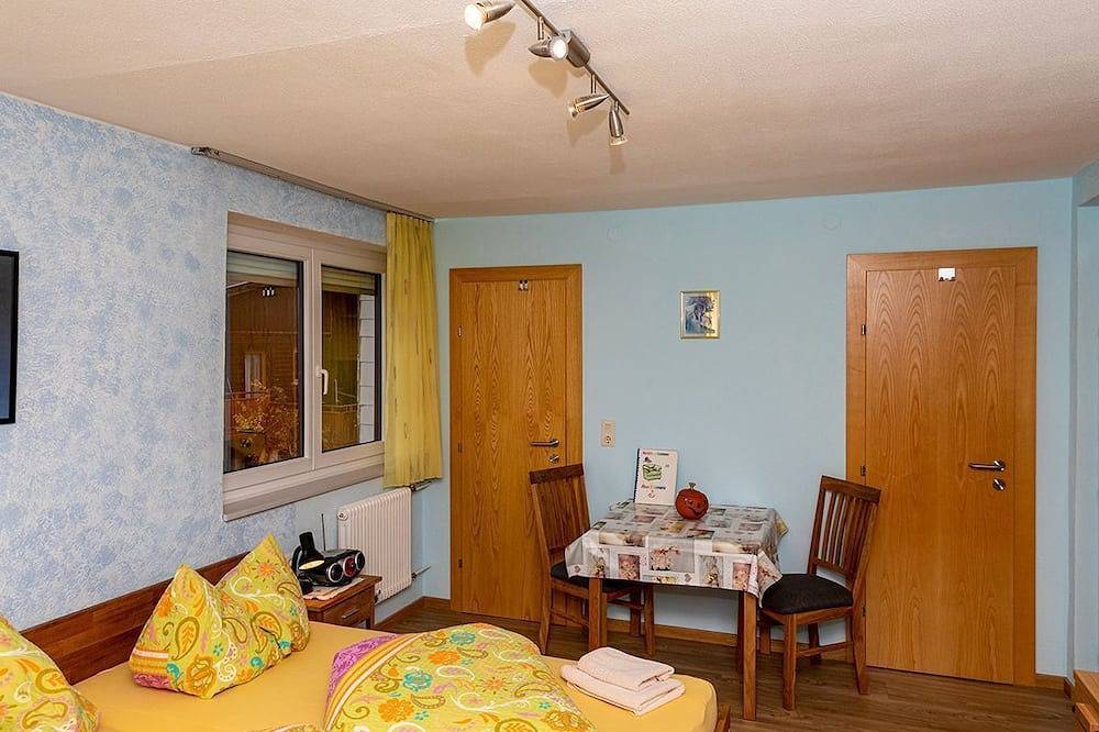 Ganze Wohnung, Doppelzimmer 6 Süd - Haus Rosemarie in Nesselwängle, Außerfern