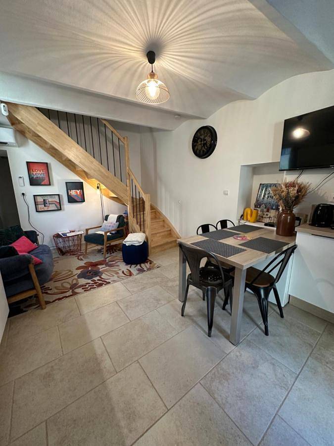 Gîte pour 4 personnes, avec jardin, animaux acceptés à Garrigues-Sainte-Eulalie