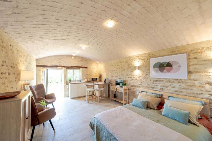 Gîte pour 2 personnes, avec Terrasse ainsi que Jardin et Vue dans Corrombles