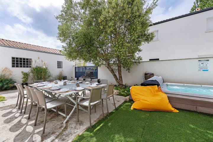 Maison de vacances pour 15 personnes, avec Balcon et Jacuzzi ainsi que Jardin et Sauna à La Tranche-sur-Mer