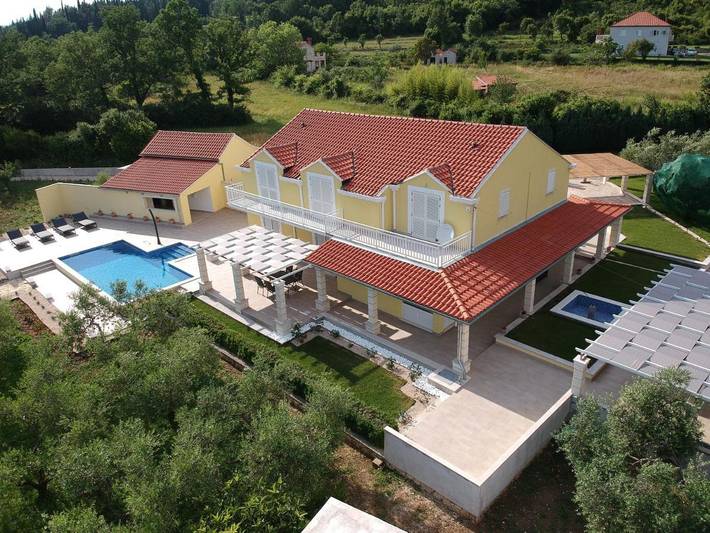 Villa pour 5 personnes, avec vue ainsi que jardin et piscine