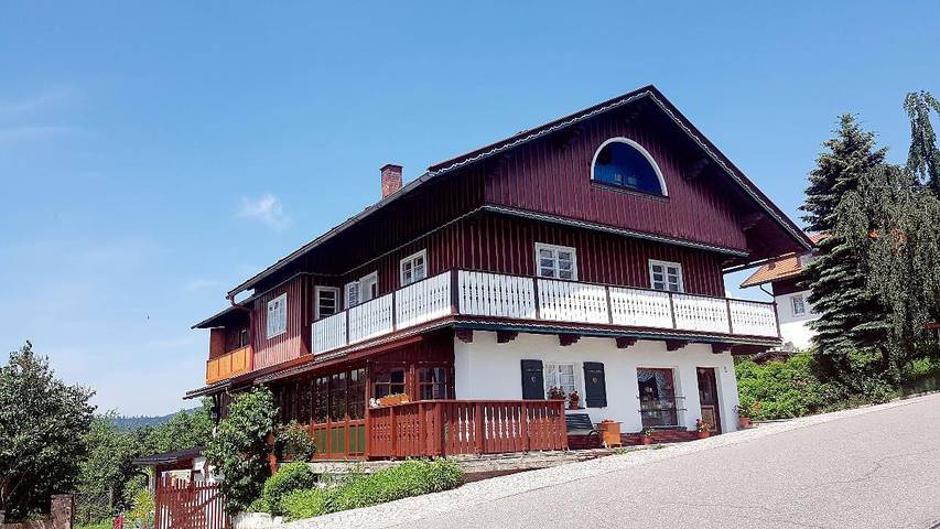 Ferienwohnung für 8 Personen, mit Balkon/Terrasse und Garten in Mauth