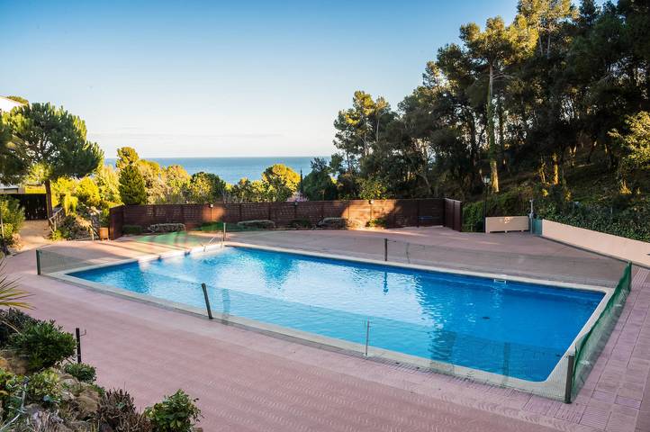 Ferienwohnung für 4 Personen, mit Terrasse und Pool