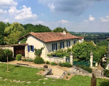 Chambre d’hôte pour 2 personnes, avec vue et jardin, animaux acceptés à Aubeterre-sur-Dronne