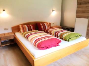 Ferienwohnung für 2 Personen, mit Ausblick und Garten in Virgen