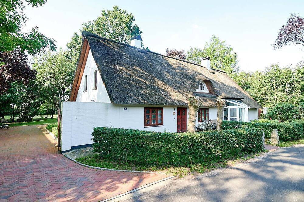 Wohnen unter Reet auf 280qm in einem parkähnlichem Garten in Fedderingen, Eider-Treene-Sorge