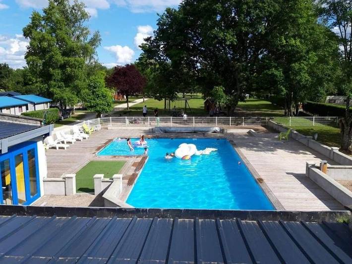 Camping pour 4 personnes, avec Piscine dans Vilosnes-Haraumont