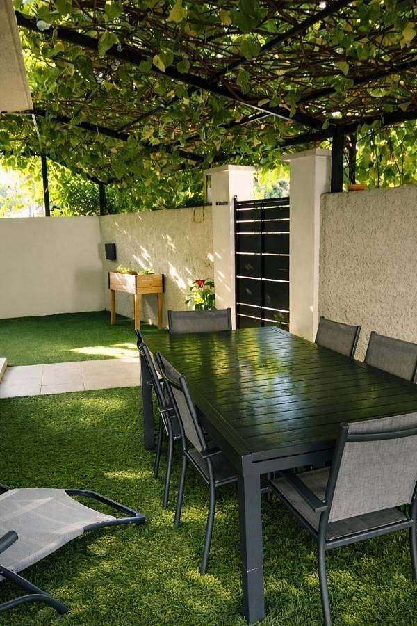 Gîte pour 4 personnes, avec Terrasse ainsi que Jardin et Piscine à Bédarrides - 2