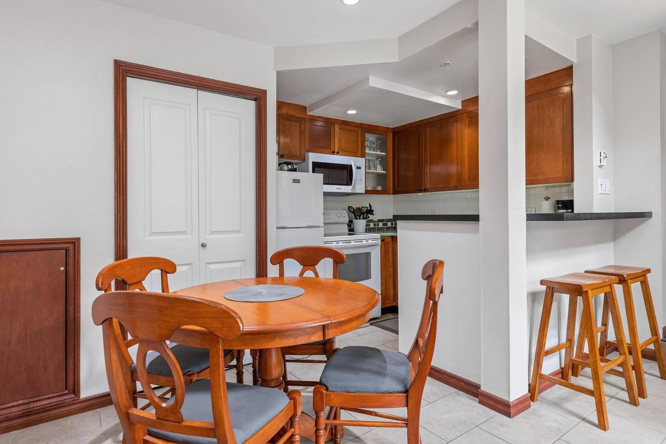 Geheel appartement, 2Br Townhome with private hot tub and pool. Gr 55 in Whistler, Whistler Blackcomb