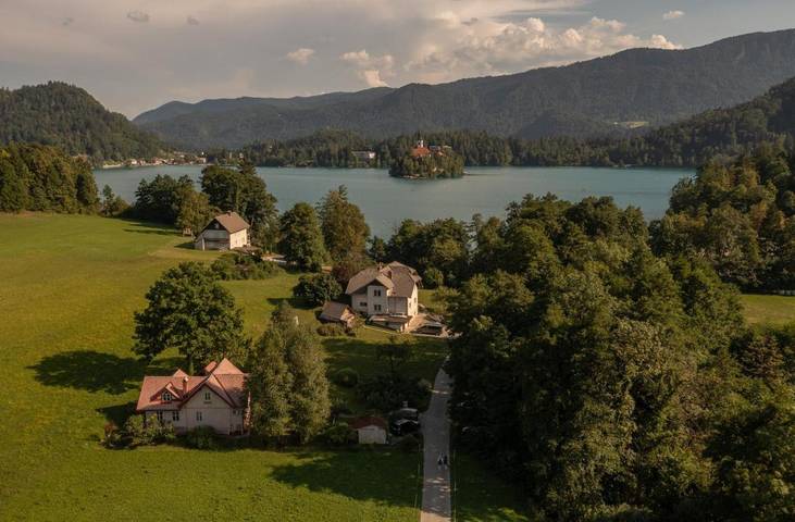 Gîte pour 2 personnes, avec Terrasse ainsi que Jardin et Vue à Bled