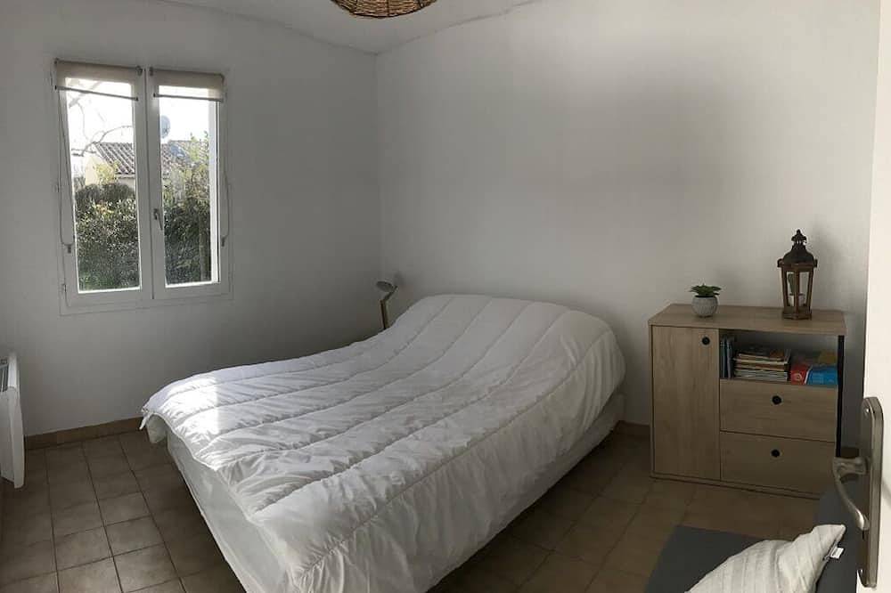 Renovated house, 300m from the beach, with a boule court in La Brée-les-Bains, Côte de Beauté