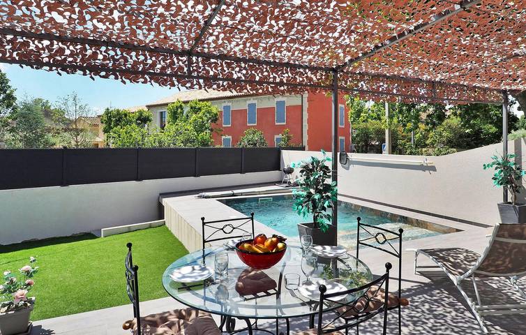 Location de vacances pour 6 personnes, avec Terrasse et Piscine à Maillane - 2