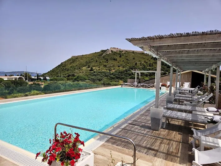 Hotel para 2 personas, con jardín y piscina además de jacuzzi y sauna - 1