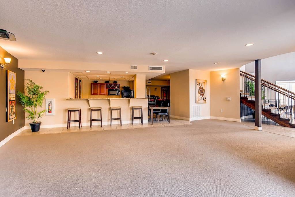 Ganze Wohnung, Luxus-Eigentumswohnung im Herzen der Dtc & Walking Distance zu Dry Creek Ligh Rail in Centennial, Arapahoe County