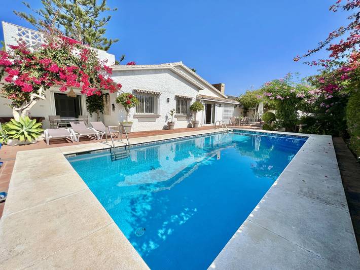Finca voor 9 personen, met Terras en Tuin in Estepona