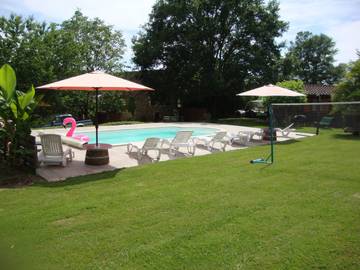 Gîte pour 6 personnes, avec terrasse ainsi que piscine et jardin dans le Lot