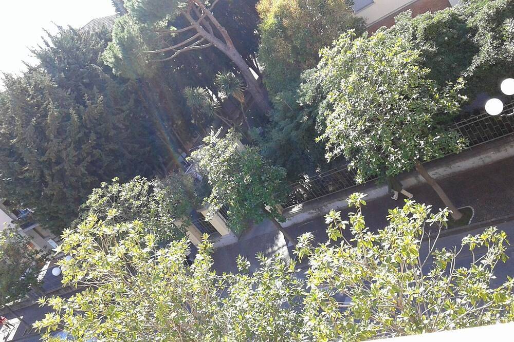 Entire apartment, Three-room apartment in a strategic location between downtown and the sea Cin It009002C2Kq9Jci5G in Albenga, Riviera di Ponente