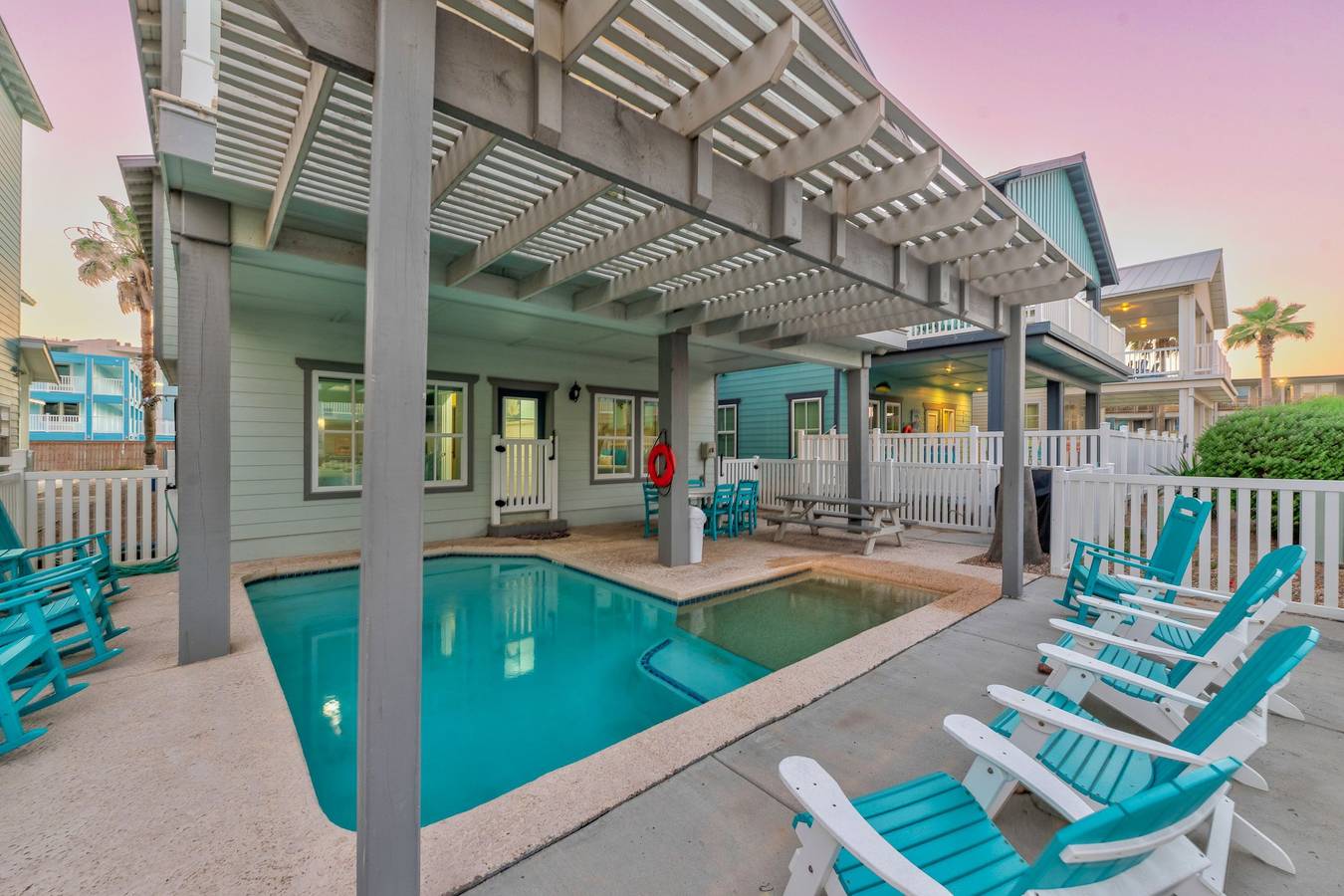 Vacation Rental for 16 Guests in Port Aransas, Mustang Island