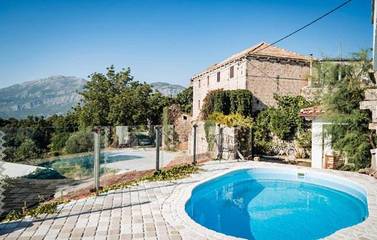 Villa pour 4 personnes, avec jacuzzi ainsi que jardin et piscine en Dalmatie