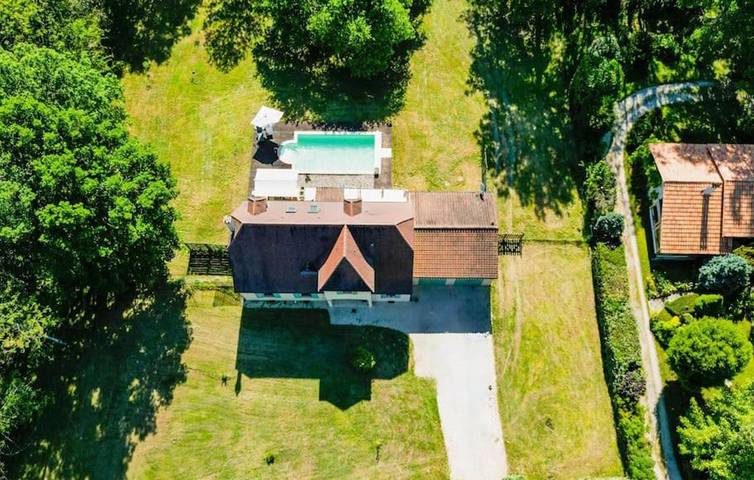 Location de vacances pour 8 personnes, avec terrasse ainsi que piscine et jardin, animaux acceptés à Trémolat - 2