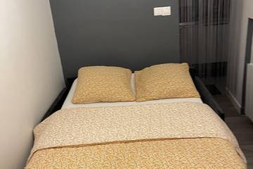 Appartement De Vacances pour 2 Personnes dans Suresnes, Hauts-de-Seine, Photo 1