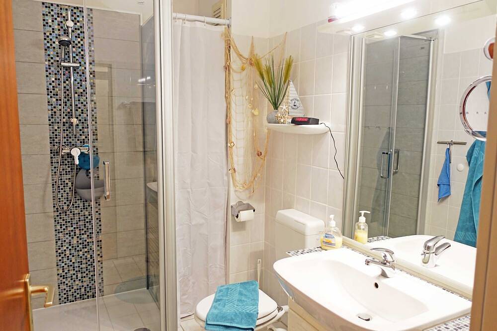 Ganze Wohnung, Ferienwohnung Victoria mit Terrasse und Gartenblick - Ferienwohnung Victoria mit in Gustow, Stralsund Umland