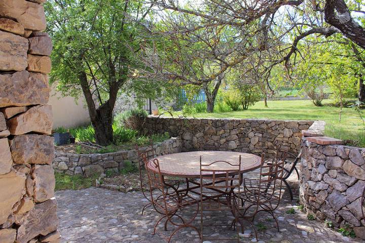 Gîte für 3 Personen, mit Terrasse und Garten sowie Pool in Alpes-de-Haute-Provence - 2