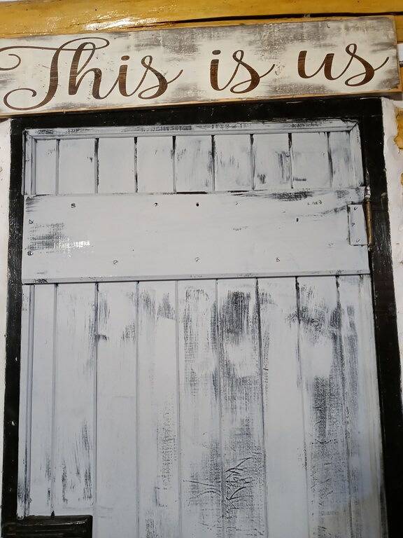 Original Chestnut Log Cabin In A Lake Community in Sussex County (NJ)