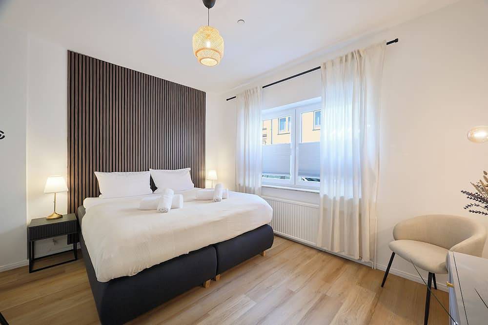 Ganze Wohnung, Nuit Apartment - Hbf, Zentral, Helios-Klinik, Nähe Messe Düsseldorf in Krefeld, Niederrhein