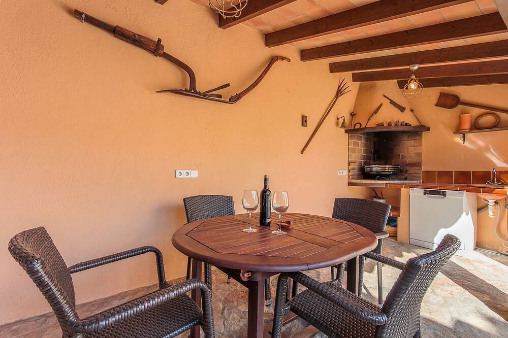 Apartamento en el 1 ° piso con piscina privada en The Quiet, Beautiful Beaches of Cala. in Cala Sant Vicenc, Pollença