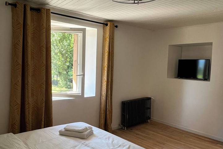 Location de vacances pour 8 personnes, avec terrasse et jardin à Chindrieux - 4