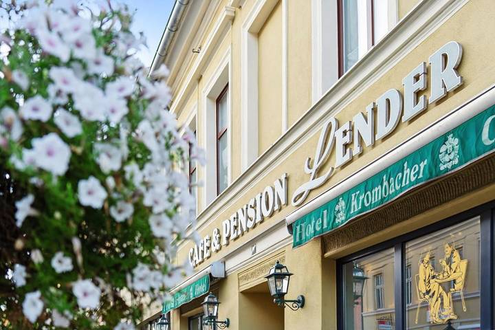 Ferienhaus, mit Balkon und Terrasse sowie Garten und Ausblick